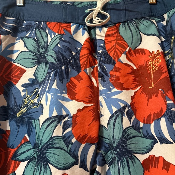 Burnside‎ Men’s Red and Blue Hawaiian Floral Board Shorts - Picture 2 of 6
